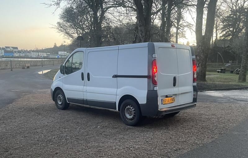 VAUXHALL VIVARO 2.0 2700 CDTi